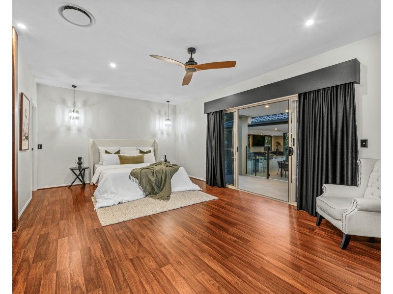 4 Riverdowns Crescent, Helensvale QLD 4212