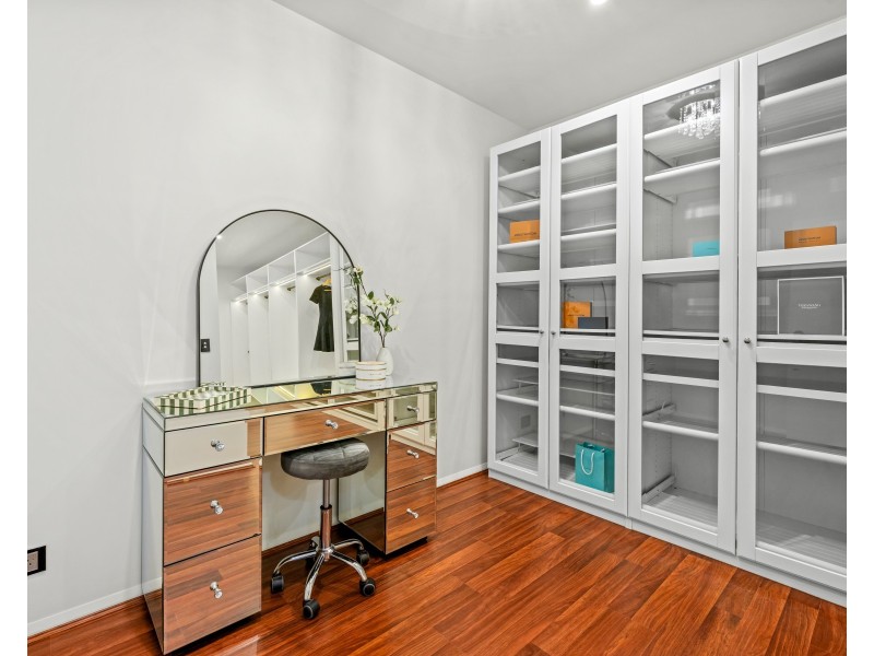 4 Riverdowns Crescent, Helensvale QLD 4212