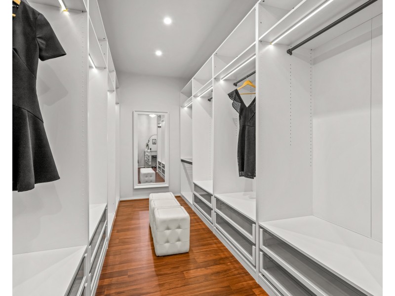 4 Riverdowns Crescent, Helensvale QLD 4212