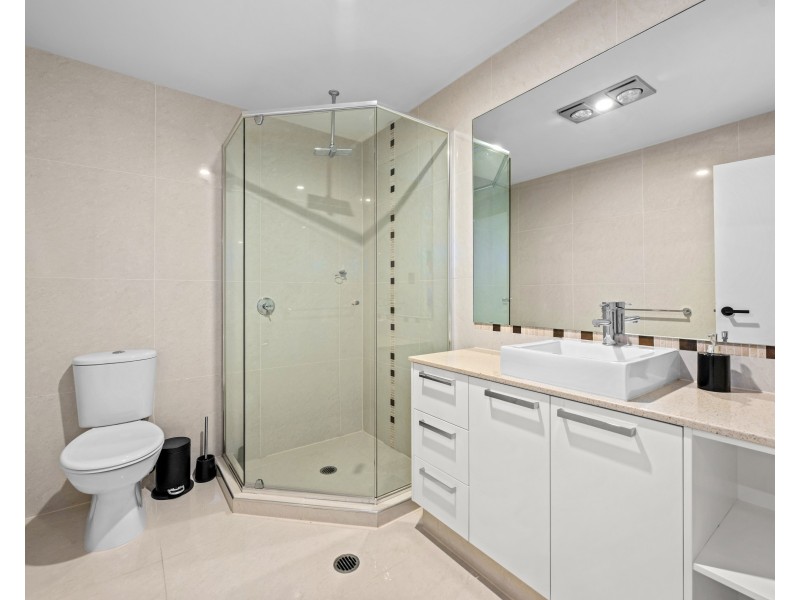 4 Riverdowns Crescent, Helensvale QLD 4212