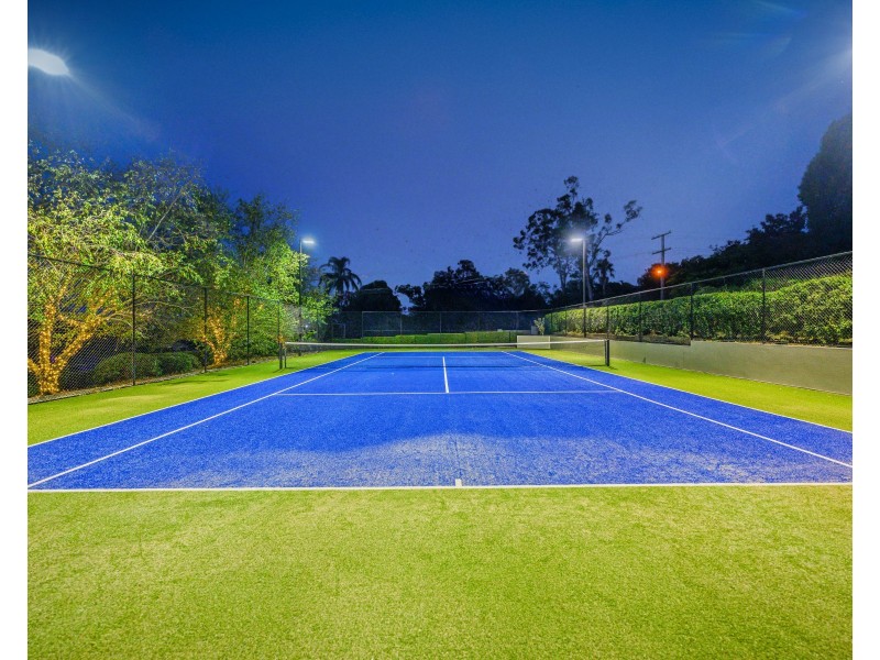 4 Riverdowns Crescent, Helensvale QLD 4212