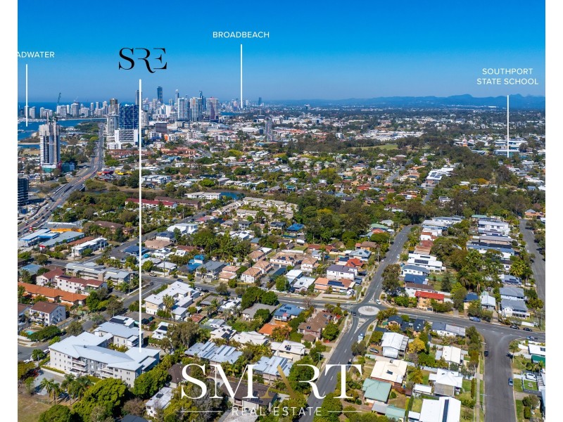 17/8-10 Ahern Street, Labrador QLD 4215