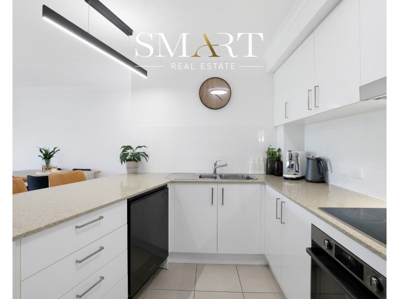 17/8-10 Ahern Street, Labrador QLD 4215