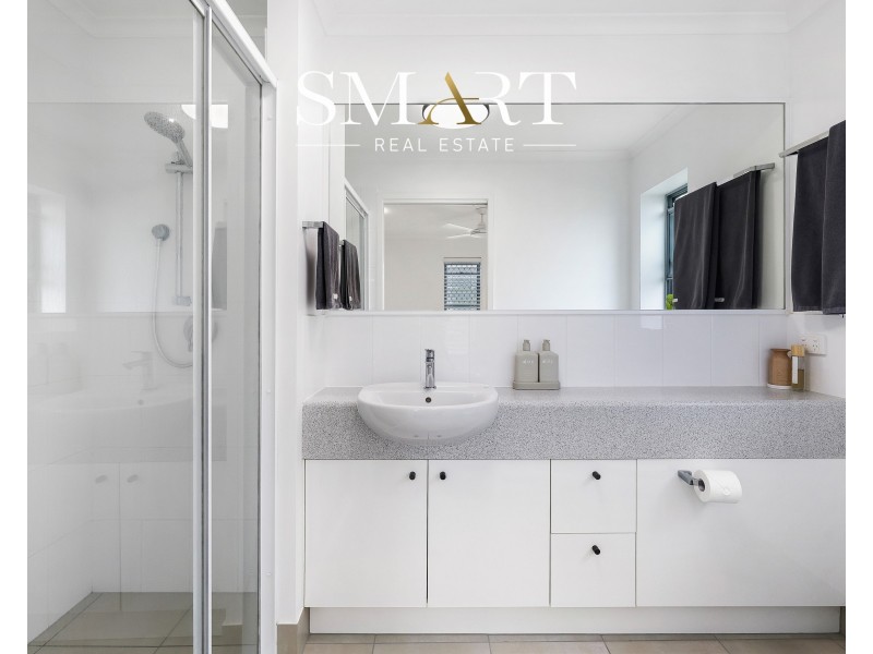 17/8-10 Ahern Street, Labrador QLD 4215