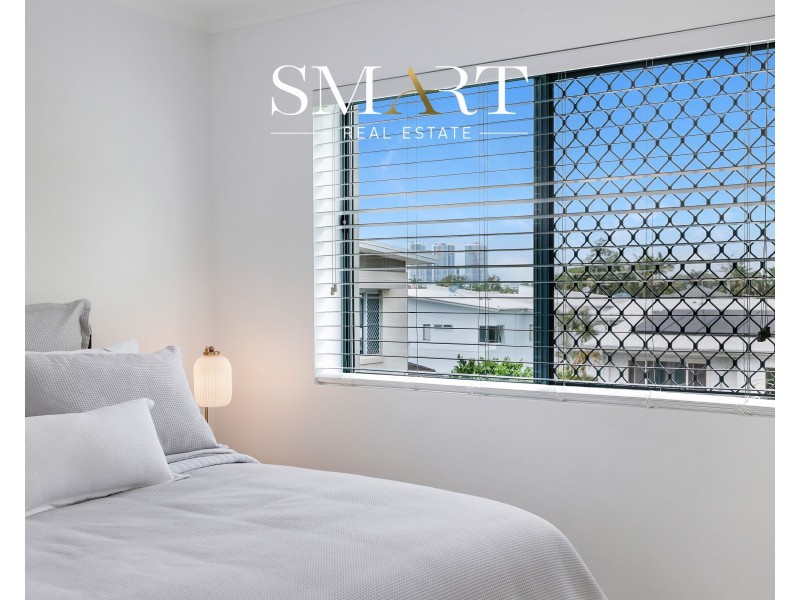 17/8-10 Ahern Street, Labrador QLD 4215