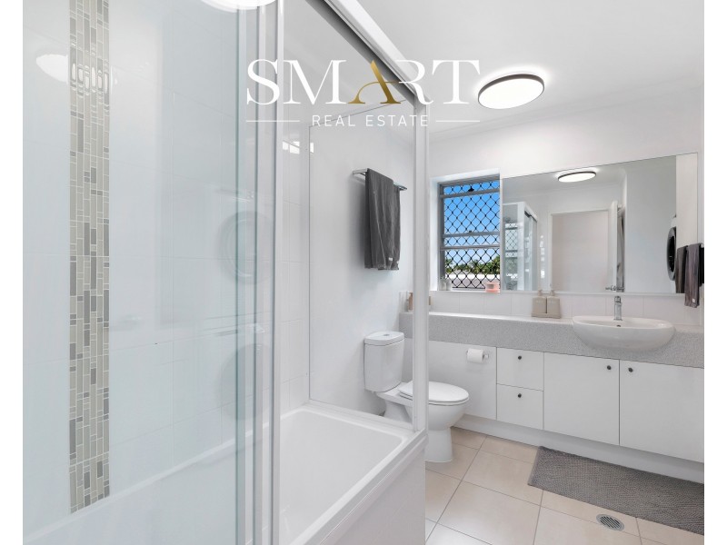 17/8-10 Ahern Street, Labrador QLD 4215