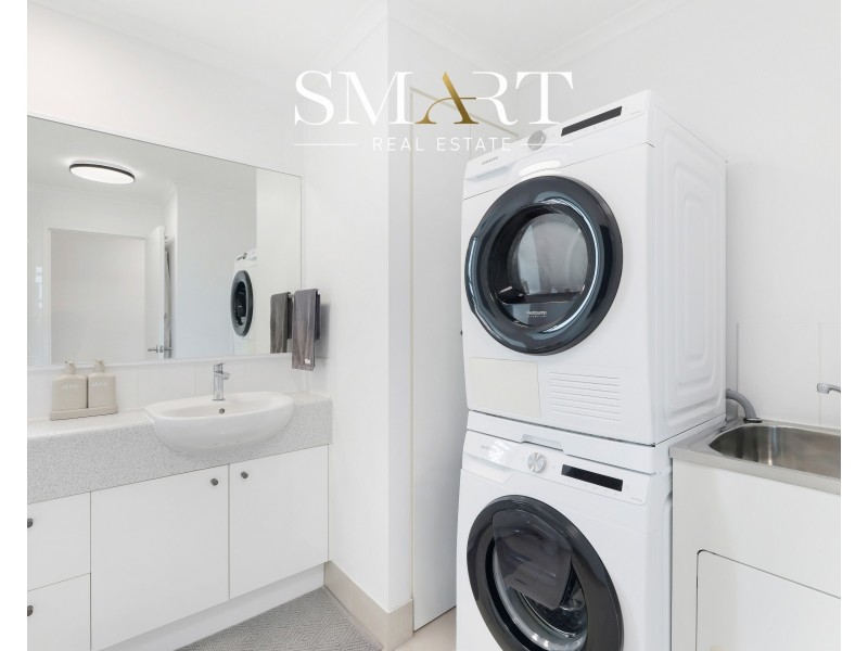 17/8-10 Ahern Street, Labrador QLD 4215