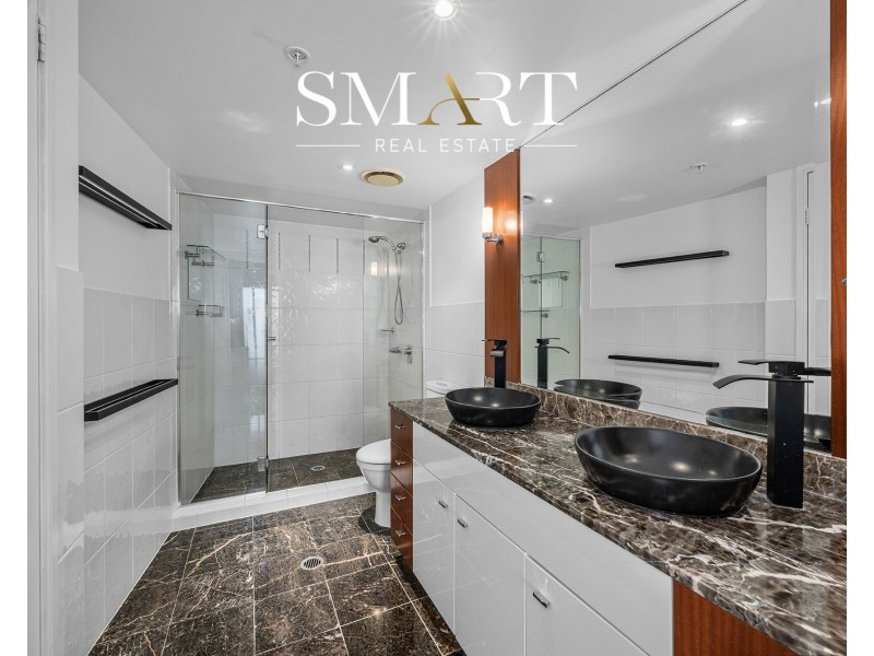 23 Ferny Avenue, Surfers Paradise QLD 4217