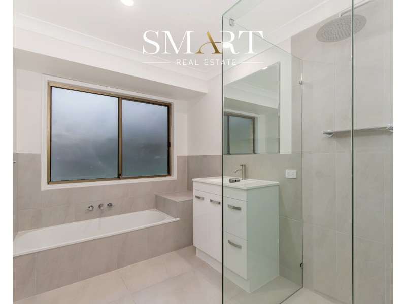 3 Ashburton Close, Arundel QLD 4214