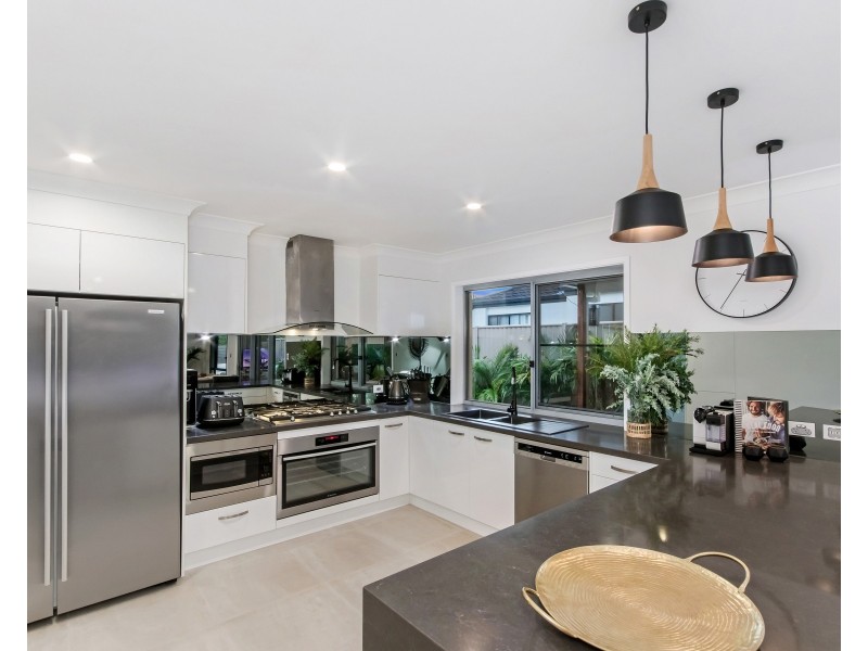 47 Clear River Boulevard, Ashmore QLD 4214