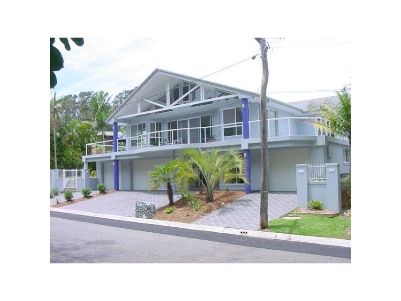 16 Lakeside Drive, Sapphire Beach NSW 2450