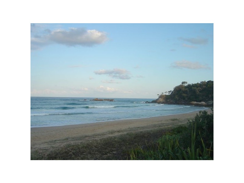 16 Lakeside Drive, Sapphire Beach NSW 2450