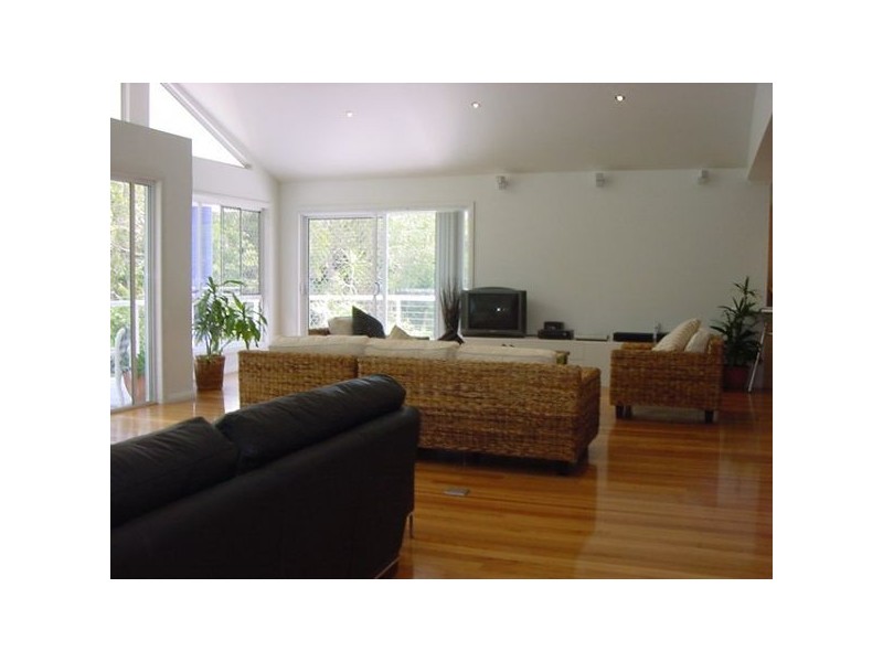 16 Lakeside Drive, Sapphire Beach NSW 2450