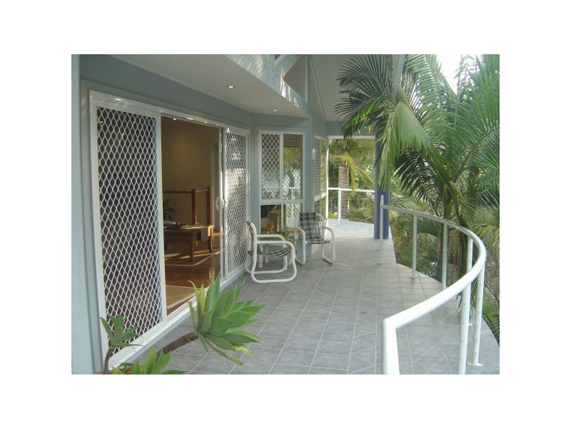 16 Lakeside Drive, Sapphire Beach NSW 2450