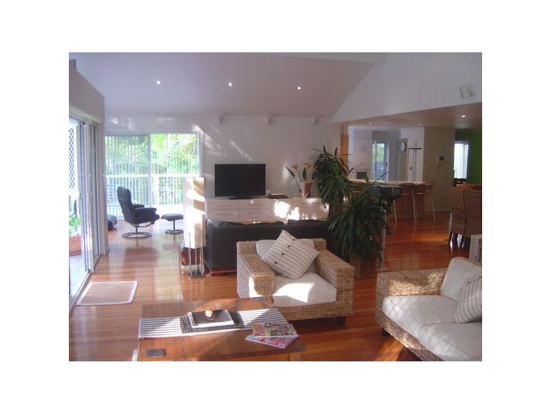 16 Lakeside Drive, Sapphire Beach NSW 2450