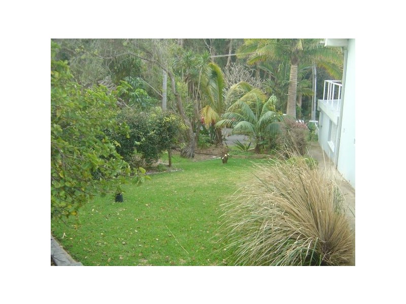 16 Lakeside Drive, Sapphire Beach NSW 2450
