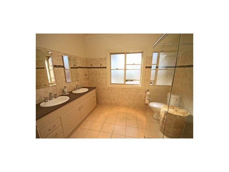 1 Narran Place, Tamworth NSW 2340