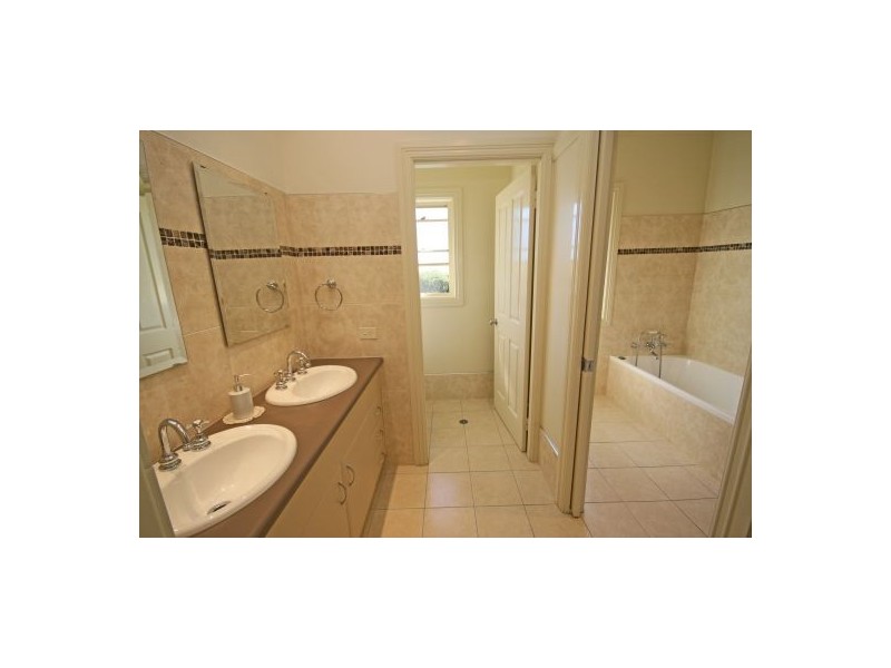 1 Narran Place, Tamworth NSW 2340