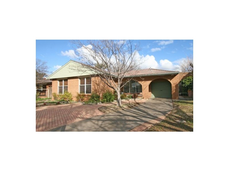 20 Waree Drive, Tamworth NSW 2340