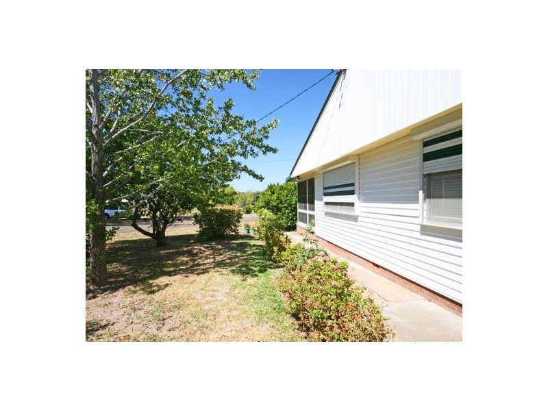 42 Chelmsford Street, Kootingal NSW 2352