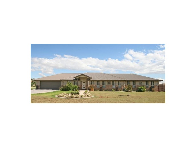 13 Whiporie Close, Tamworth NSW 2340