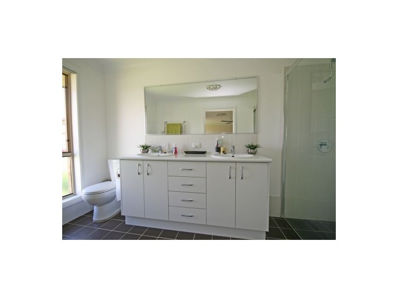 13 Whiporie Close, Tamworth NSW 2340