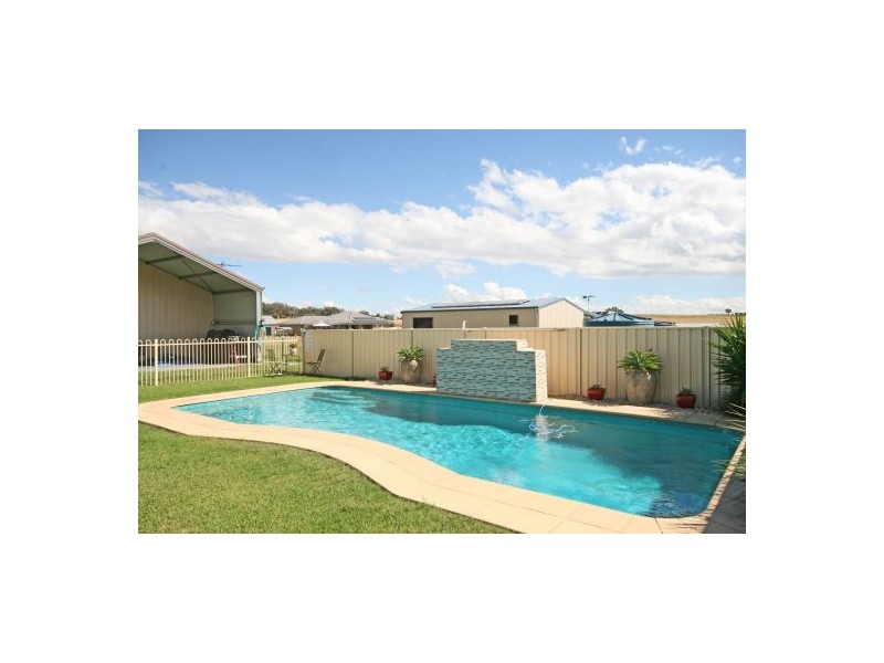 13 Whiporie Close, Tamworth NSW 2340