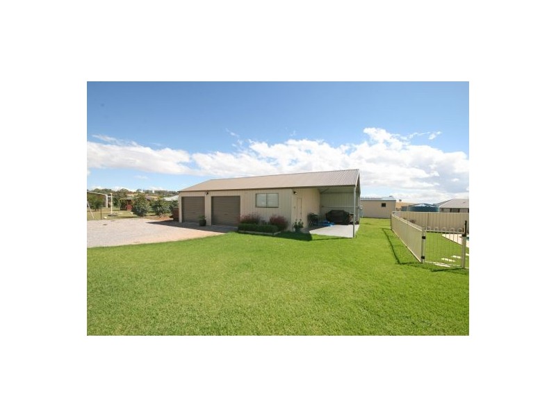 13 Whiporie Close, Tamworth NSW 2340
