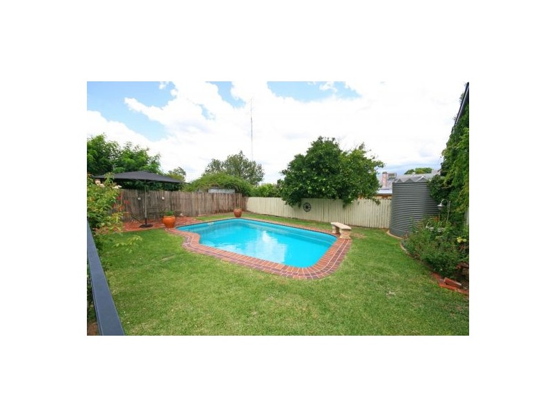 83 Upper Street, Tamworth NSW 2340