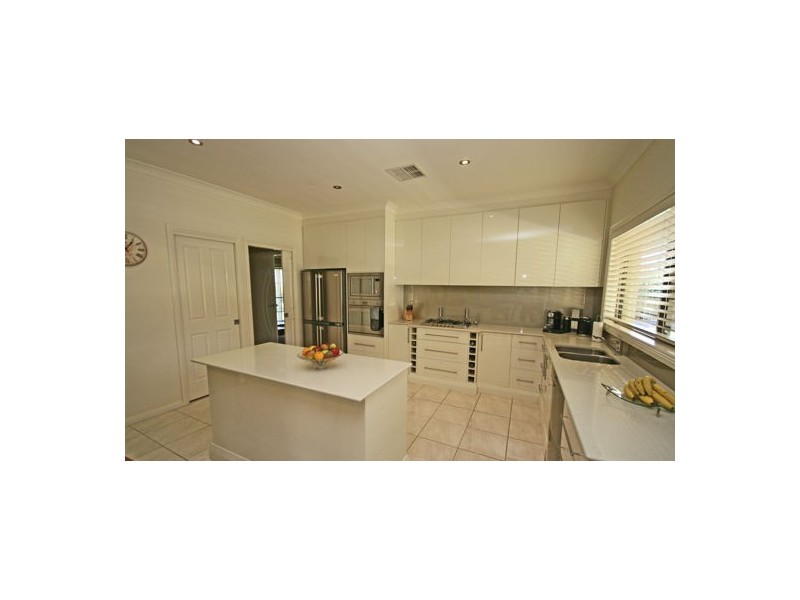6 Benarkin Dr, Tamworth NSW 2340