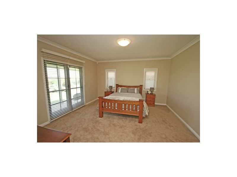 6 Benarkin Dr, Tamworth NSW 2340