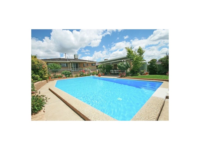 13 Minnamurra Cresent, Tamworth NSW 2340