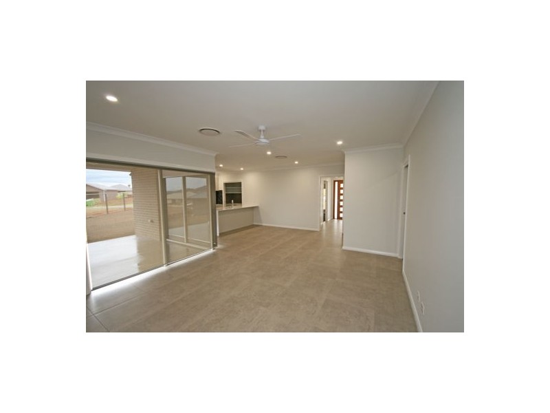 4 Bellbird Street, Tamworth NSW 2340