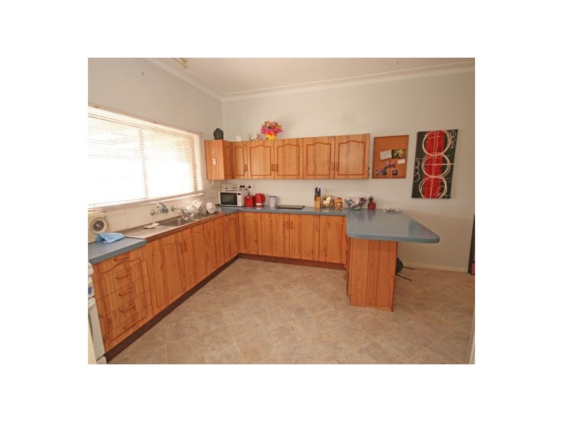 32 Robert Street, Tamworth NSW 2340