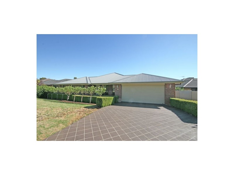 12 Hibiscus Way, Tamworth NSW 2340
