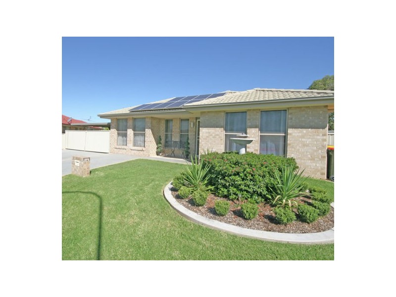 16 Tasman Place, Tamworth NSW 2340
