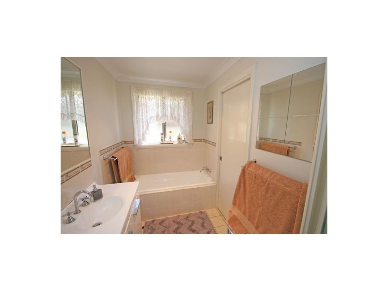 16 Tasman Place, Tamworth NSW 2340
