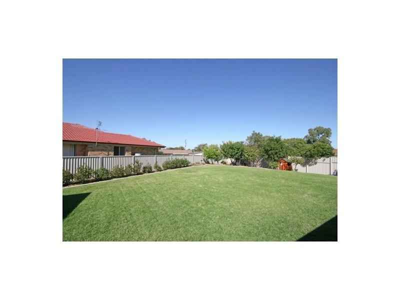 16 Tasman Place, Tamworth NSW 2340