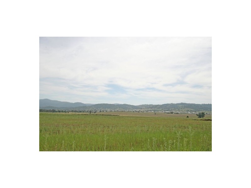 24 Glenmore Drive, Tamworth NSW 2340