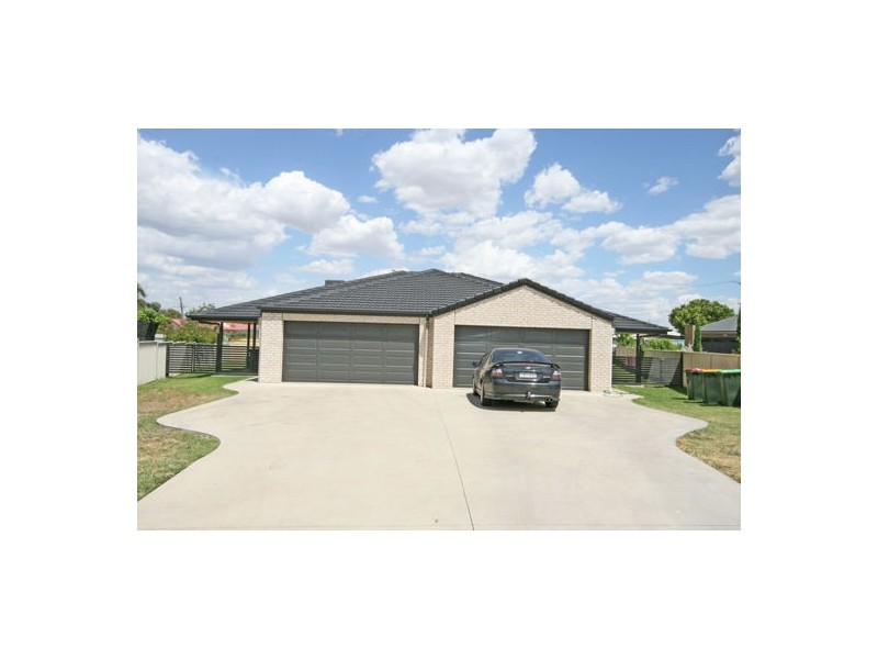 9 & 9A Mawson Close, Tamworth NSW 2340