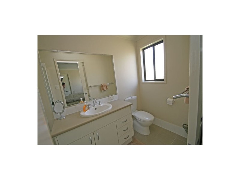 9 & 9A Mawson Close, Tamworth NSW 2340