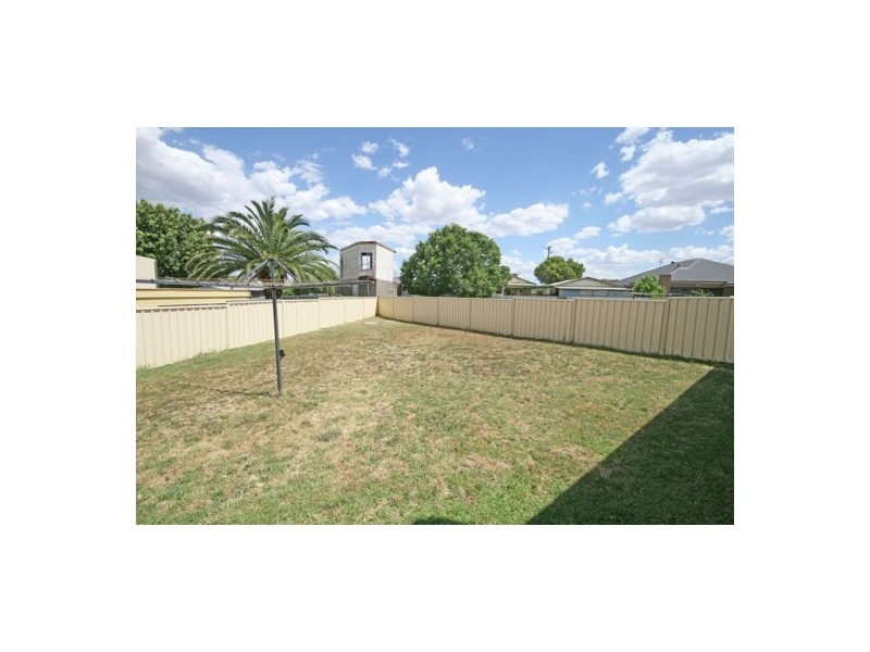 9 & 9A Mawson Close, Tamworth NSW 2340