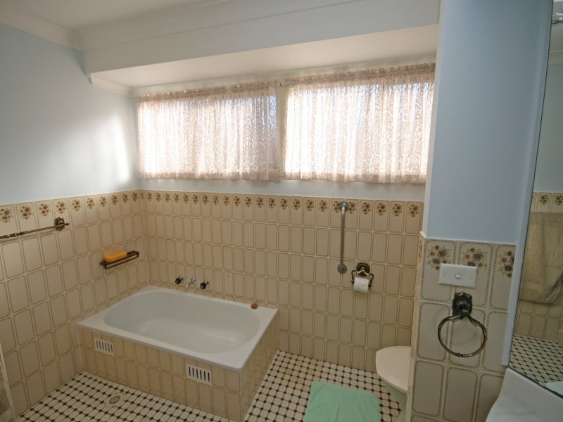 32 Lancaster Avenue, East Tamworth NSW 2340