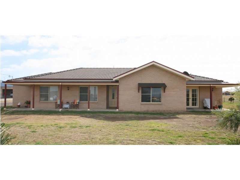 19 Palmer Drive, Tamworth NSW 2340