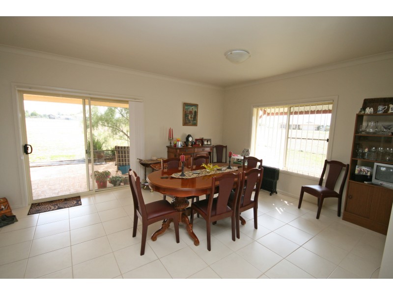 19 Palmer Drive, Tamworth NSW 2340