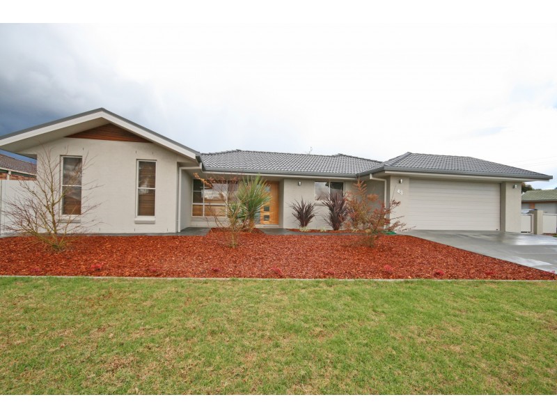 43 Dibar Drive, Tamworth NSW 2340