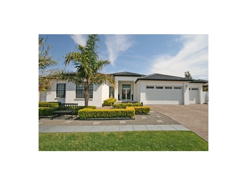 66 The Grange, Tamworth NSW 2340