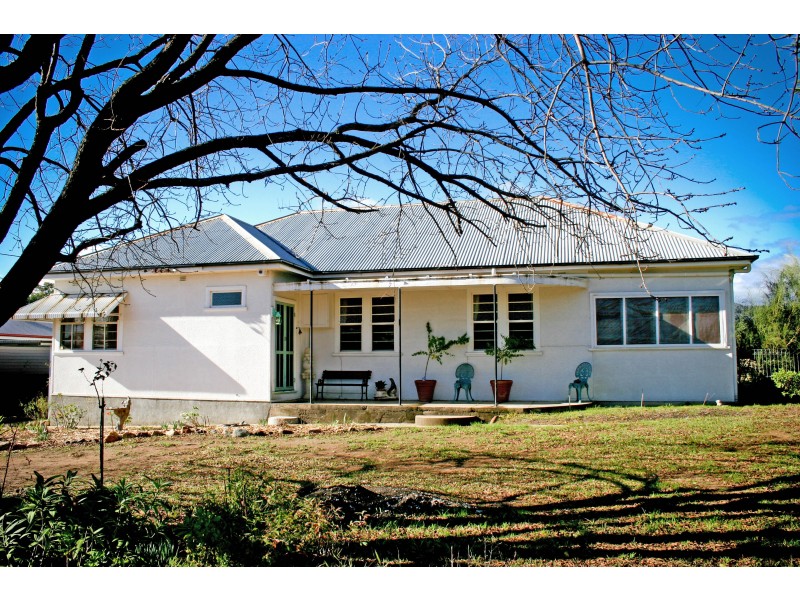 10 Parry Street, Tamworth NSW 2340