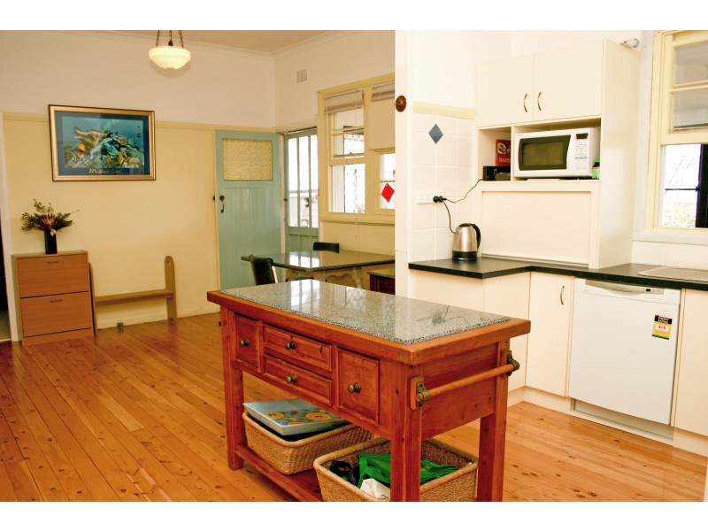 10 Parry Street, Tamworth NSW 2340