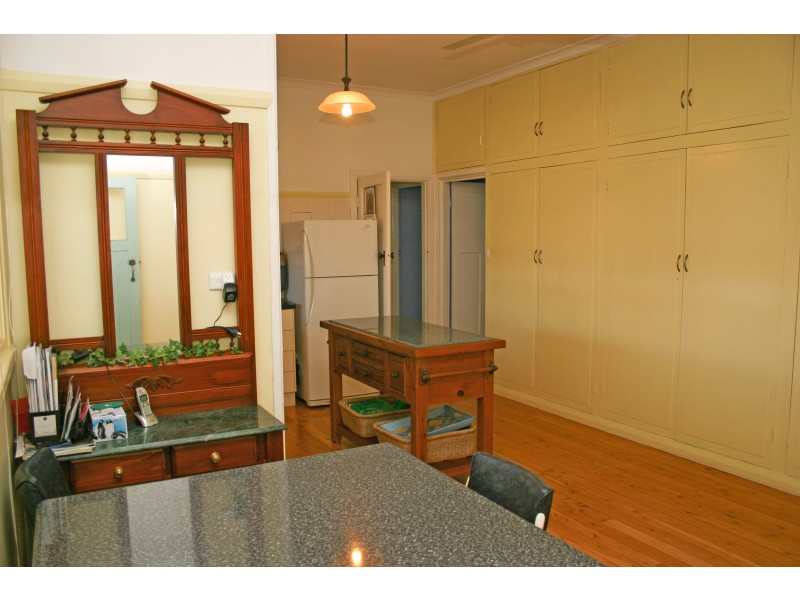 10 Parry Street, Tamworth NSW 2340